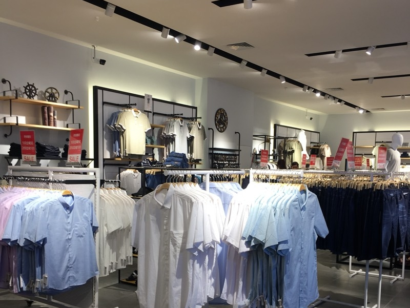 服裝百貨店青年服裝區(qū)設(shè)計