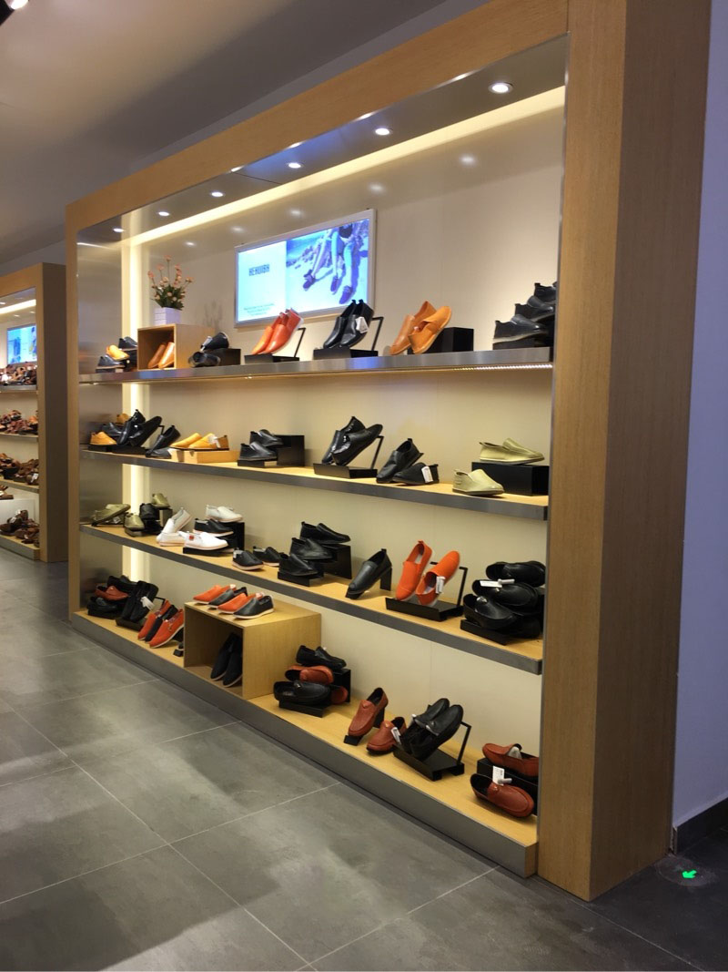 服裝百貨店鞋子區(qū)設(shè)計