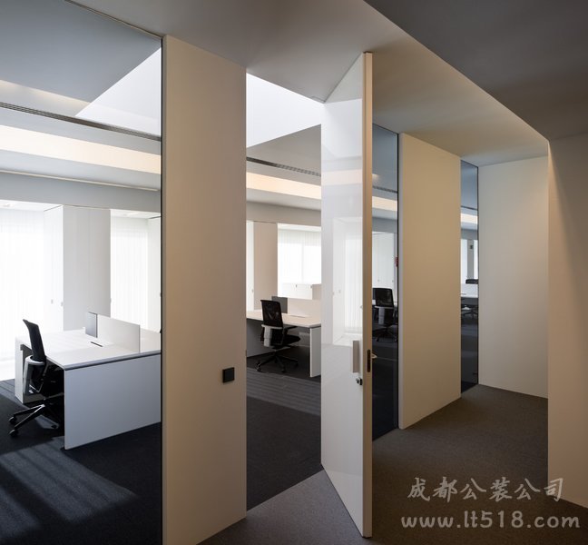 成都現(xiàn)代辦公室裝修風(fēng)格哪家工裝裝修公司好？