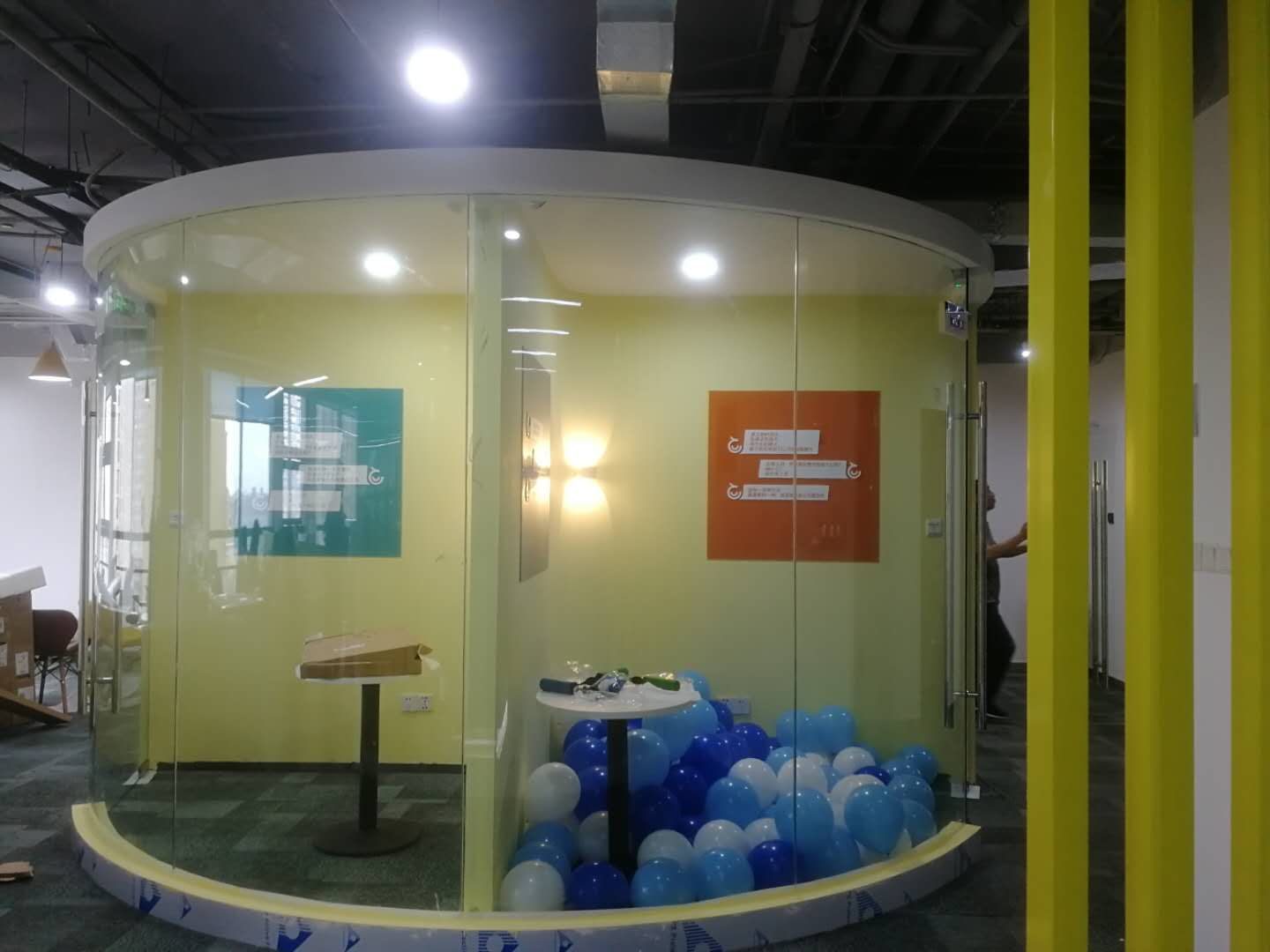 信鼎科技公司成都分公司辦公室裝修實(shí)景圖